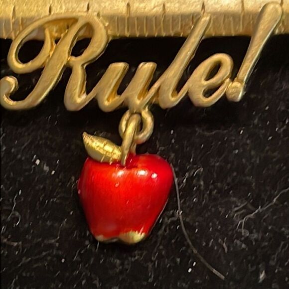 Vintage 2.3” Joanette Jewelry Teachers Rule gold tone brooch ruler enamel apple - Picture 8 of 13
